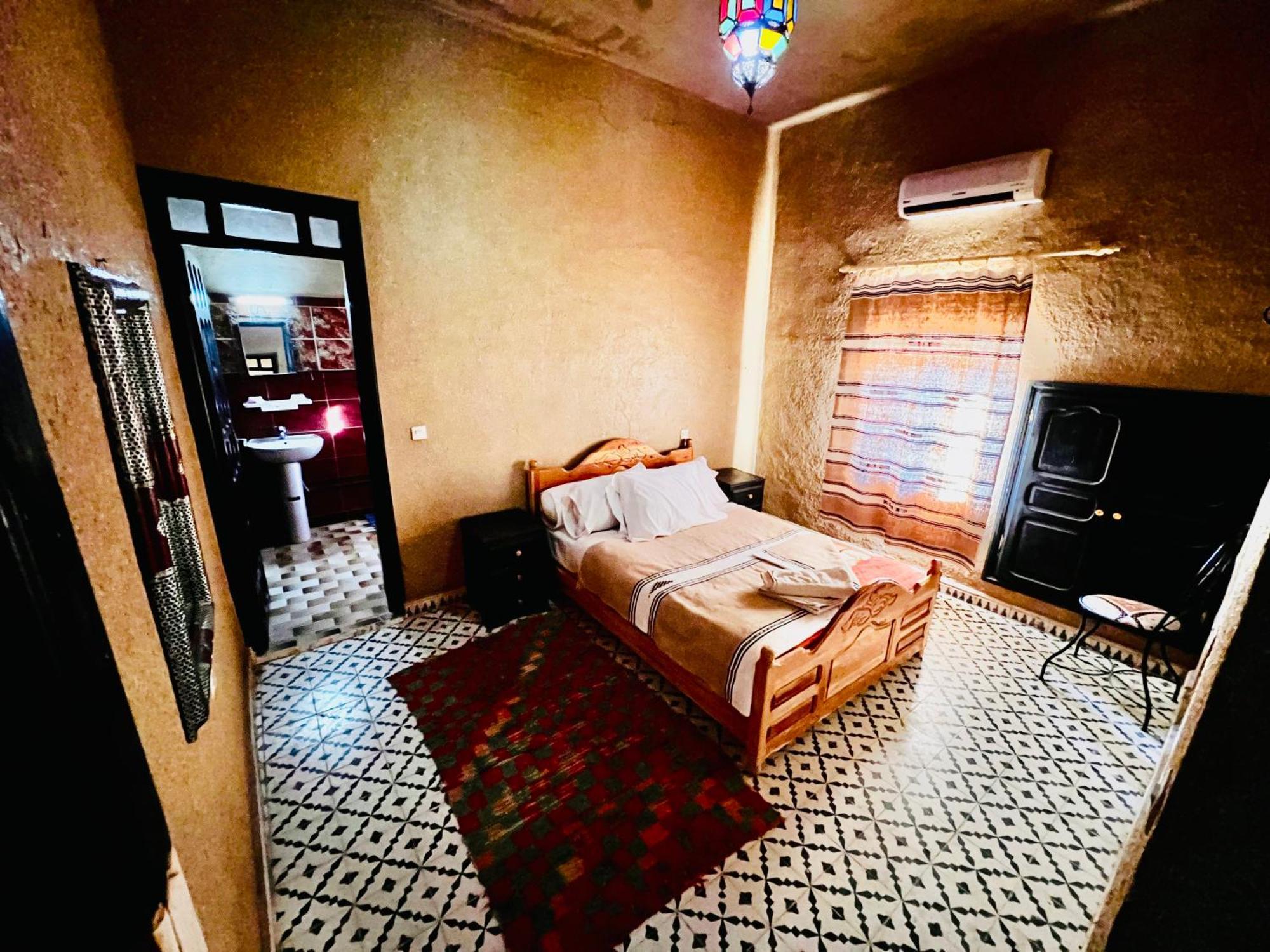 Hotel Camping Les Roses Des Dunes & Piscine Merzouga Buitenkant foto