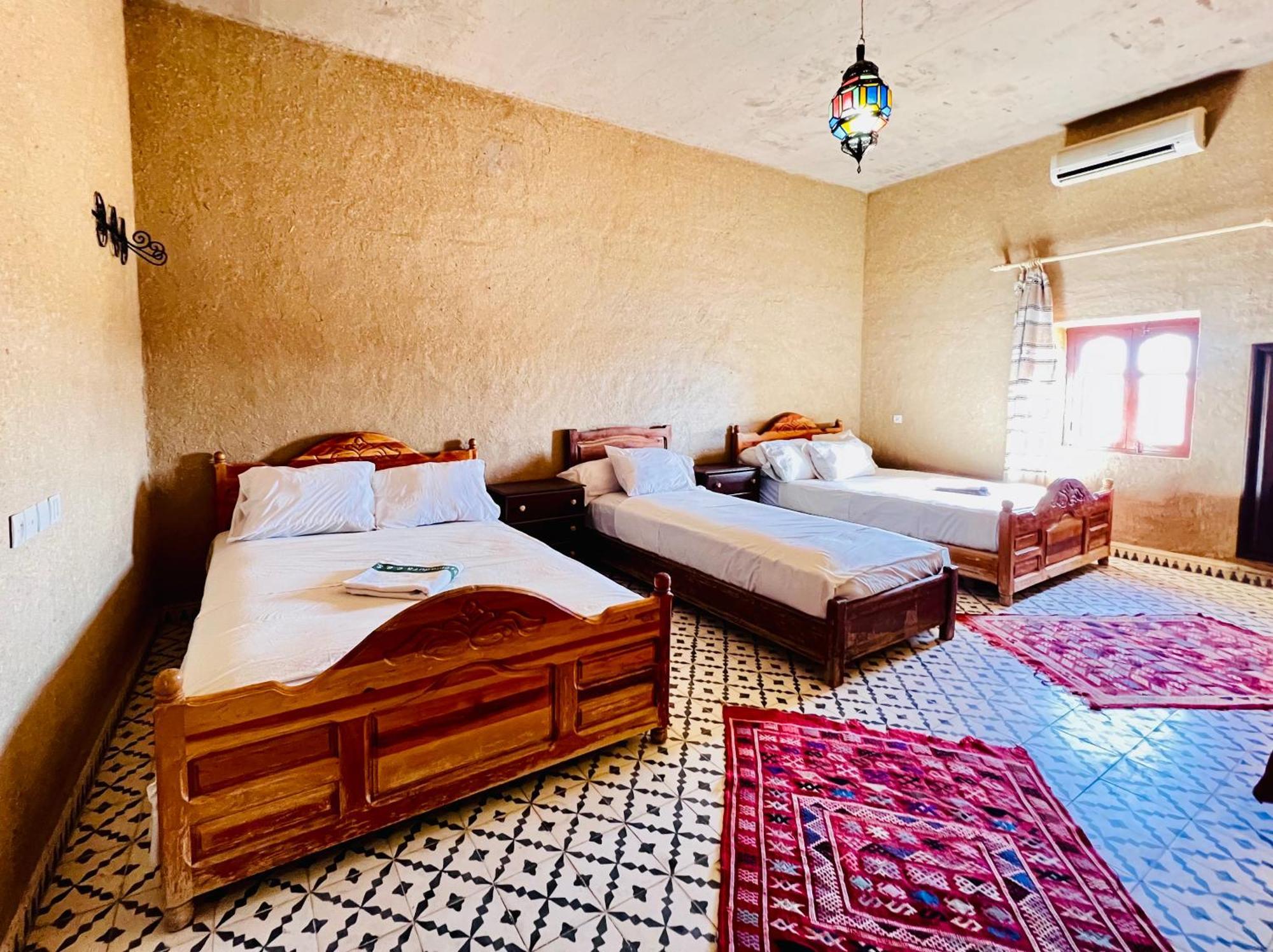 Hotel Camping Les Roses Des Dunes & Piscine Merzouga Buitenkant foto