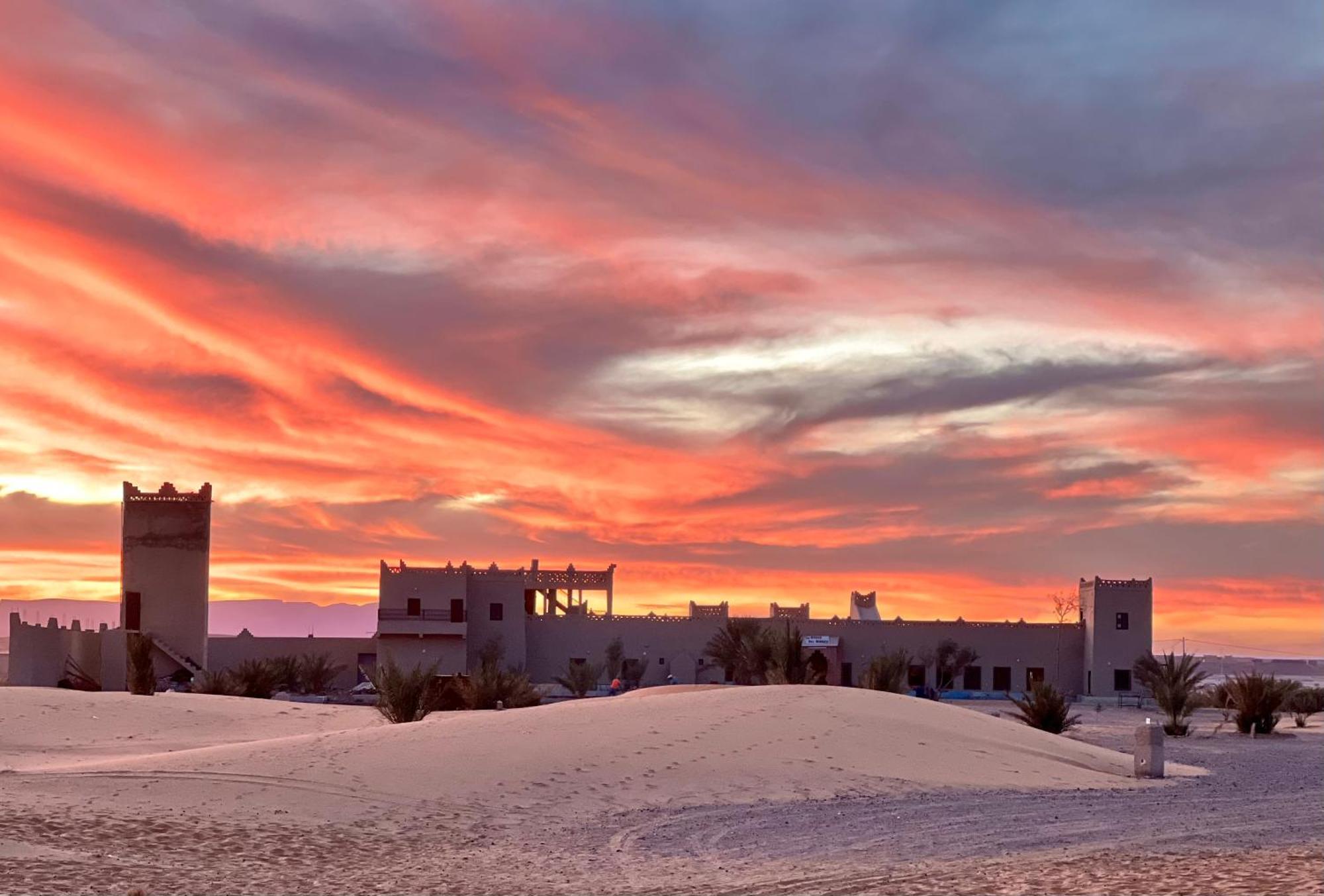 Hotel Camping Les Roses Des Dunes & Piscine Merzouga Buitenkant foto