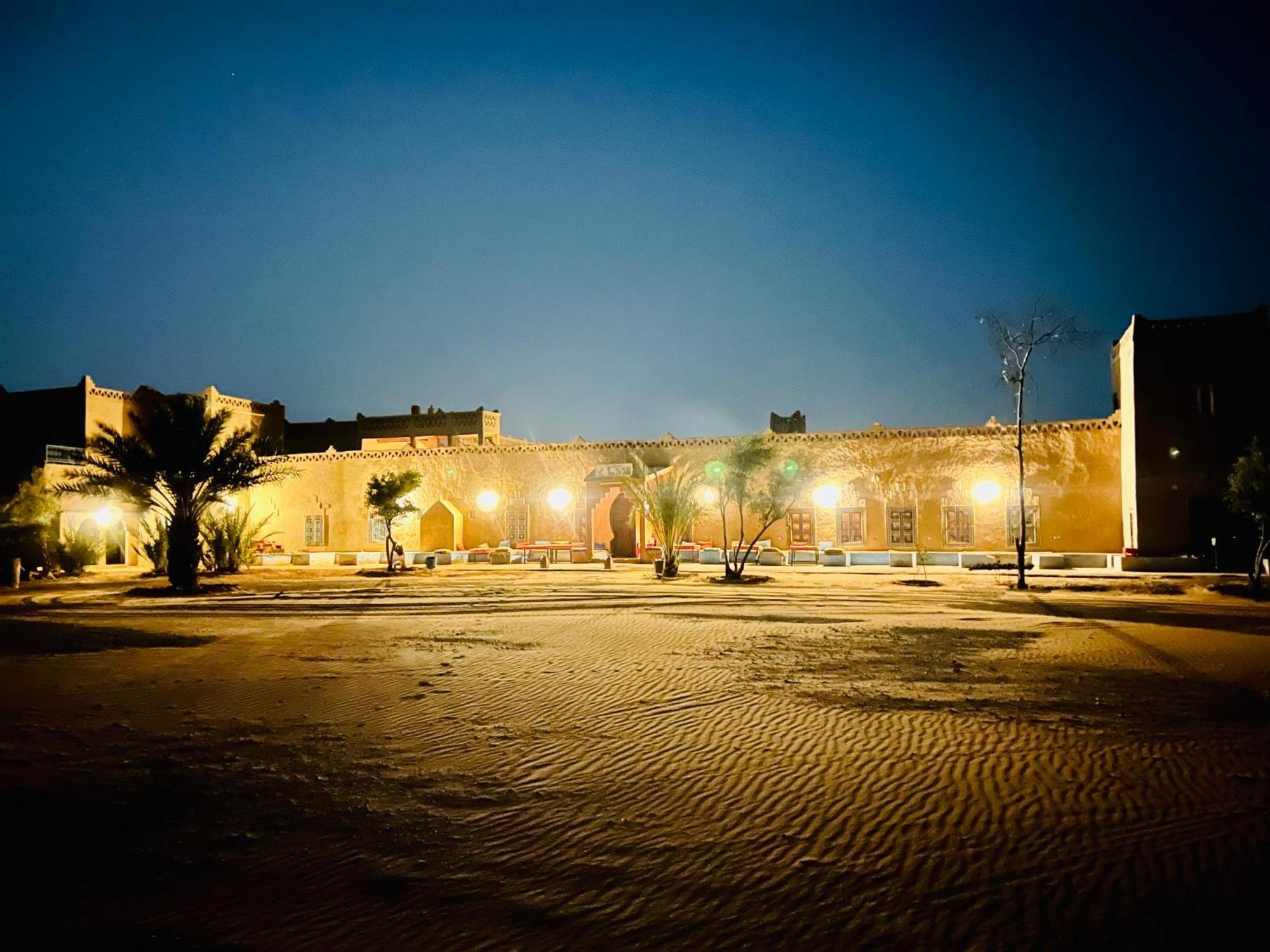 Hotel Camping Les Roses Des Dunes & Piscine Merzouga Buitenkant foto