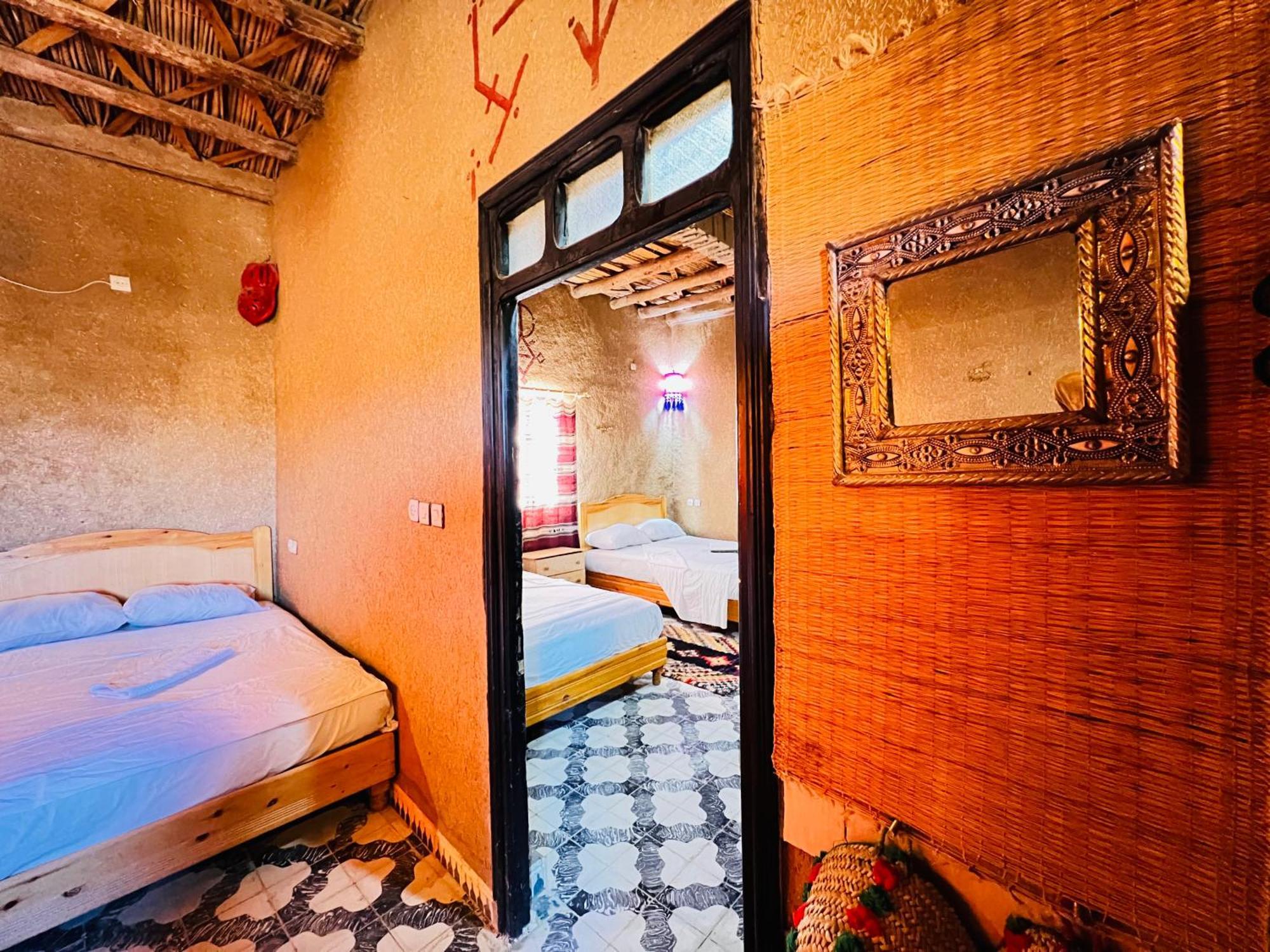 Hotel Camping Les Roses Des Dunes & Piscine Merzouga Buitenkant foto
