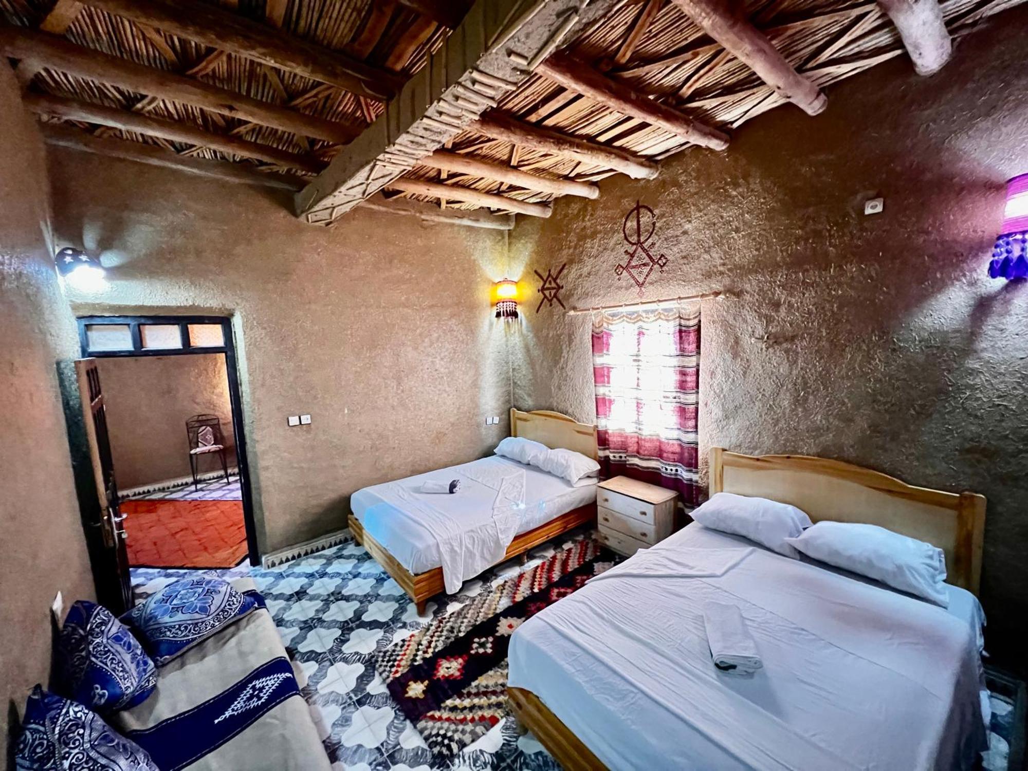 Hotel Camping Les Roses Des Dunes & Piscine Merzouga Buitenkant foto