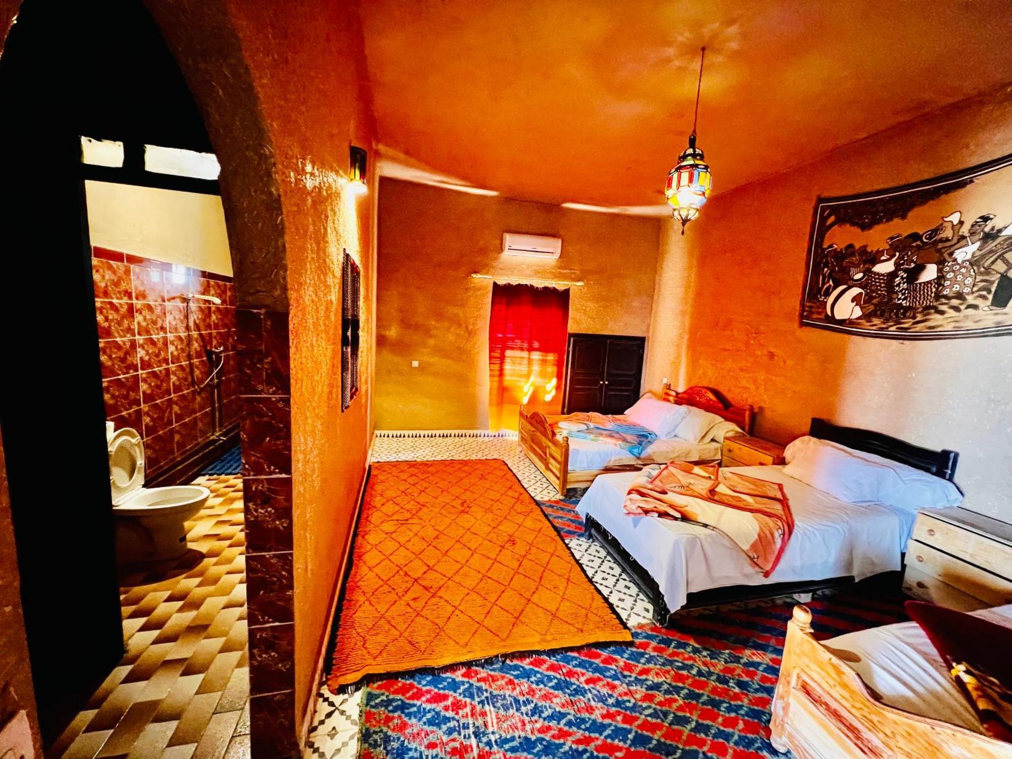 Hotel Camping Les Roses Des Dunes & Piscine Merzouga Buitenkant foto