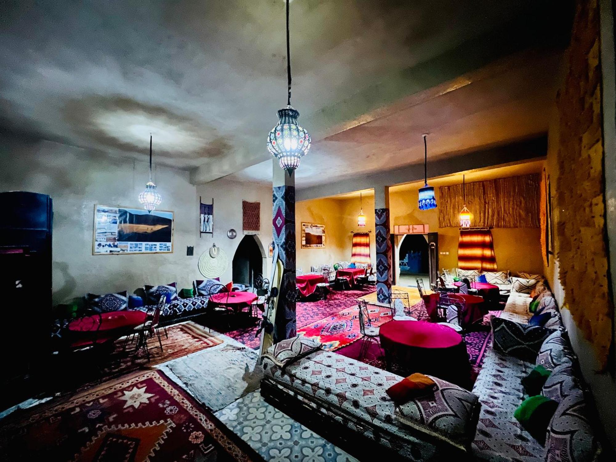 Hotel Camping Les Roses Des Dunes & Piscine Merzouga Buitenkant foto