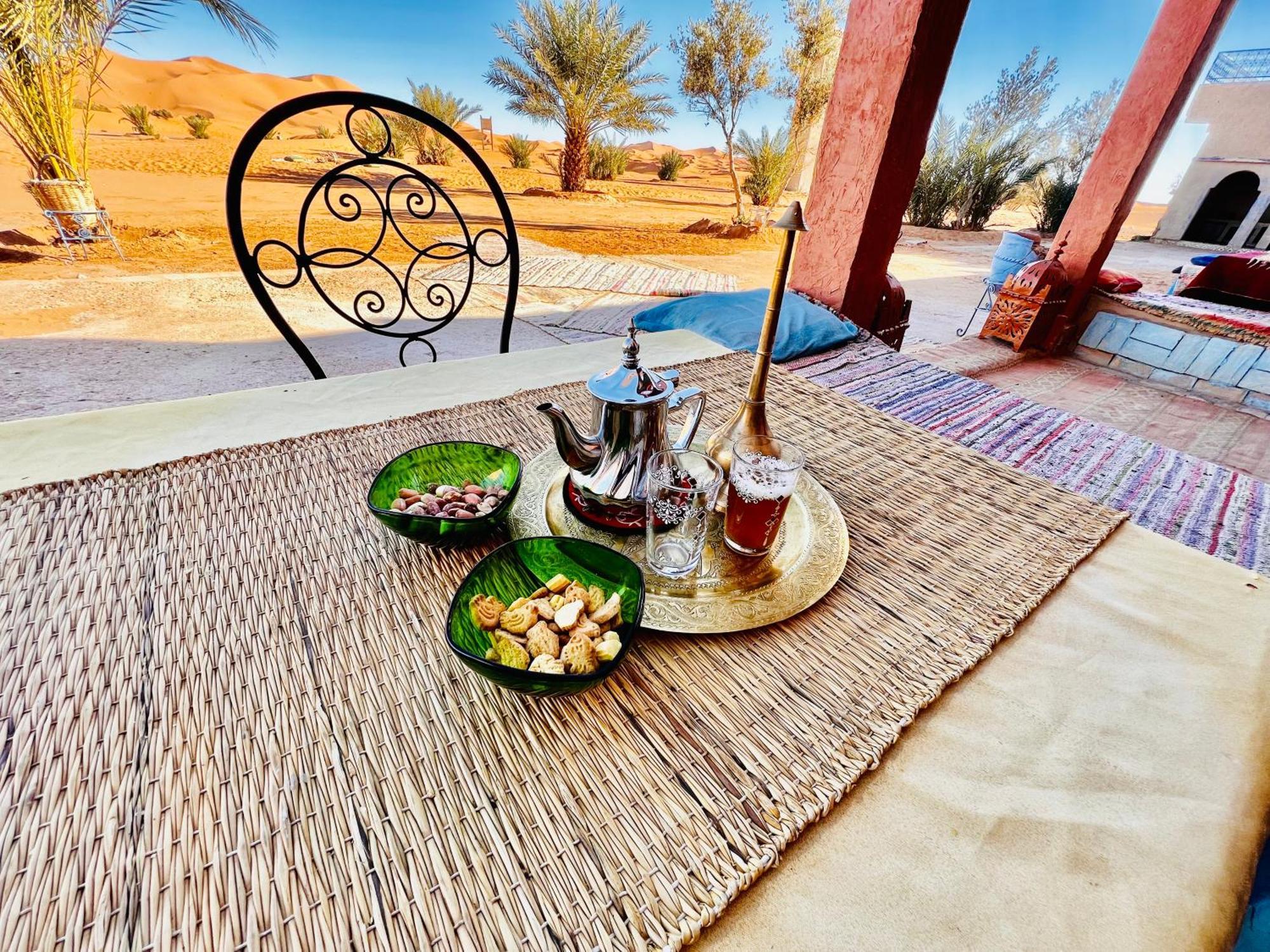 Hotel Camping Les Roses Des Dunes & Piscine Merzouga Buitenkant foto