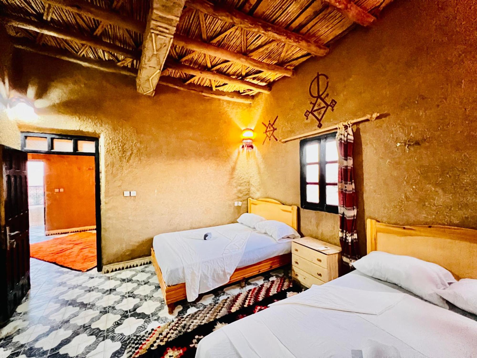 Hotel Camping Les Roses Des Dunes & Piscine Merzouga Buitenkant foto