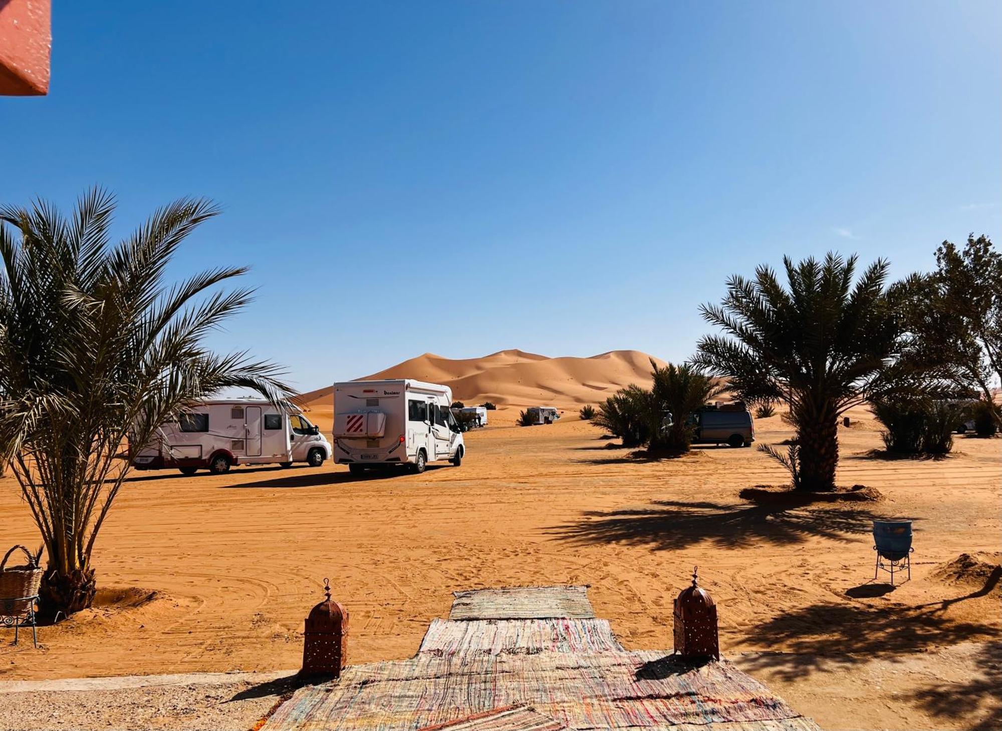 Hotel Camping Les Roses Des Dunes & Piscine Merzouga Buitenkant foto