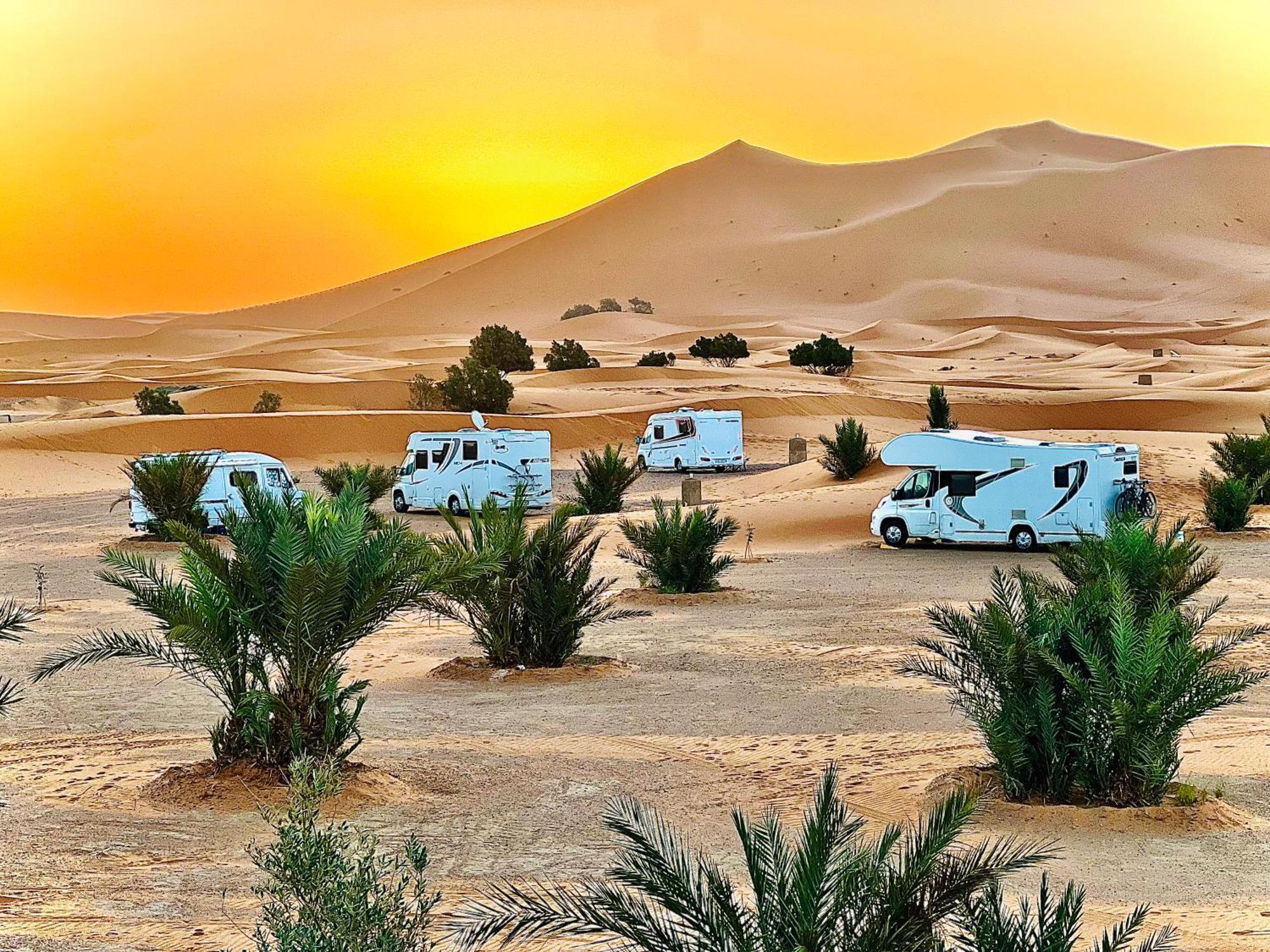 Hotel Camping Les Roses Des Dunes & Piscine Merzouga Buitenkant foto