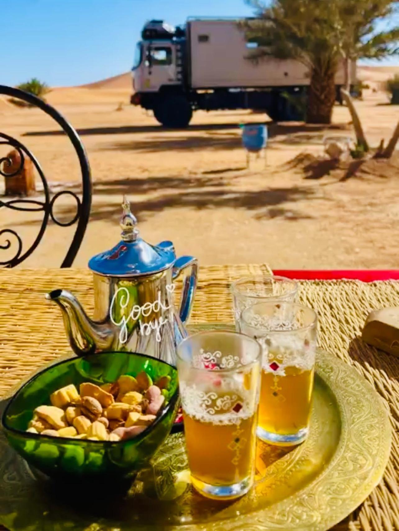 Hotel Camping Les Roses Des Dunes & Piscine Merzouga Buitenkant foto