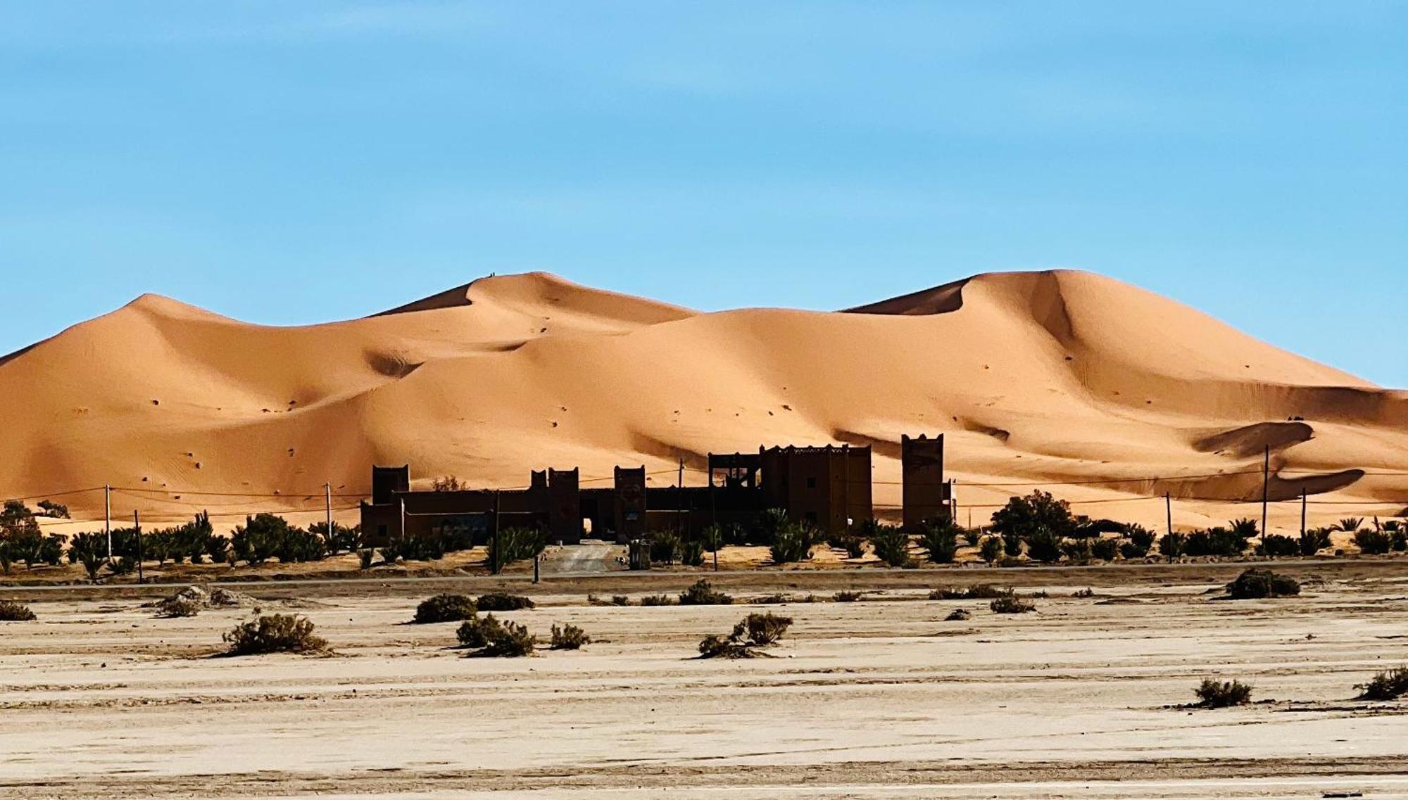 Hotel Camping Les Roses Des Dunes & Piscine Merzouga Buitenkant foto