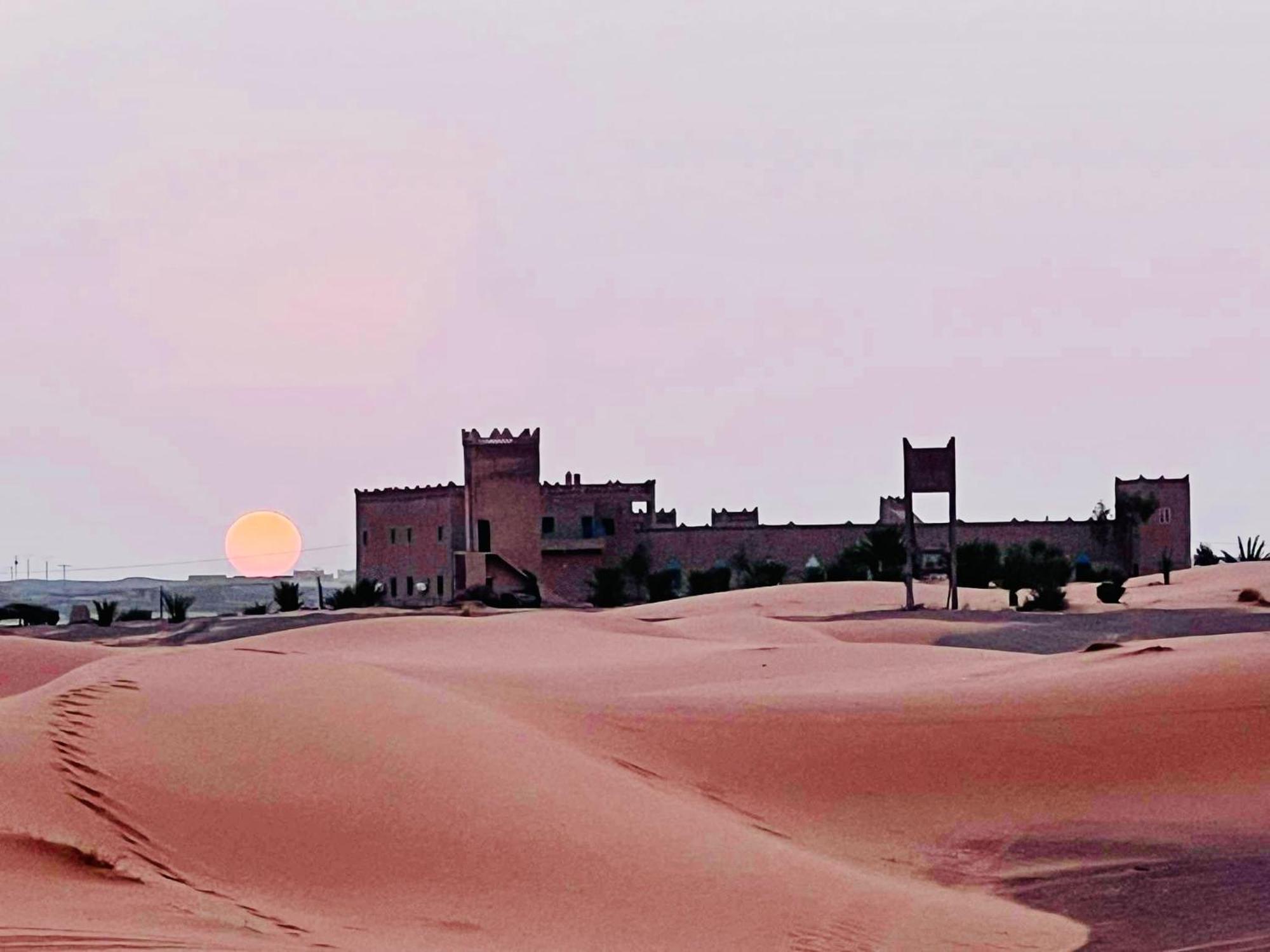 Hotel Camping Les Roses Des Dunes & Piscine Merzouga Buitenkant foto