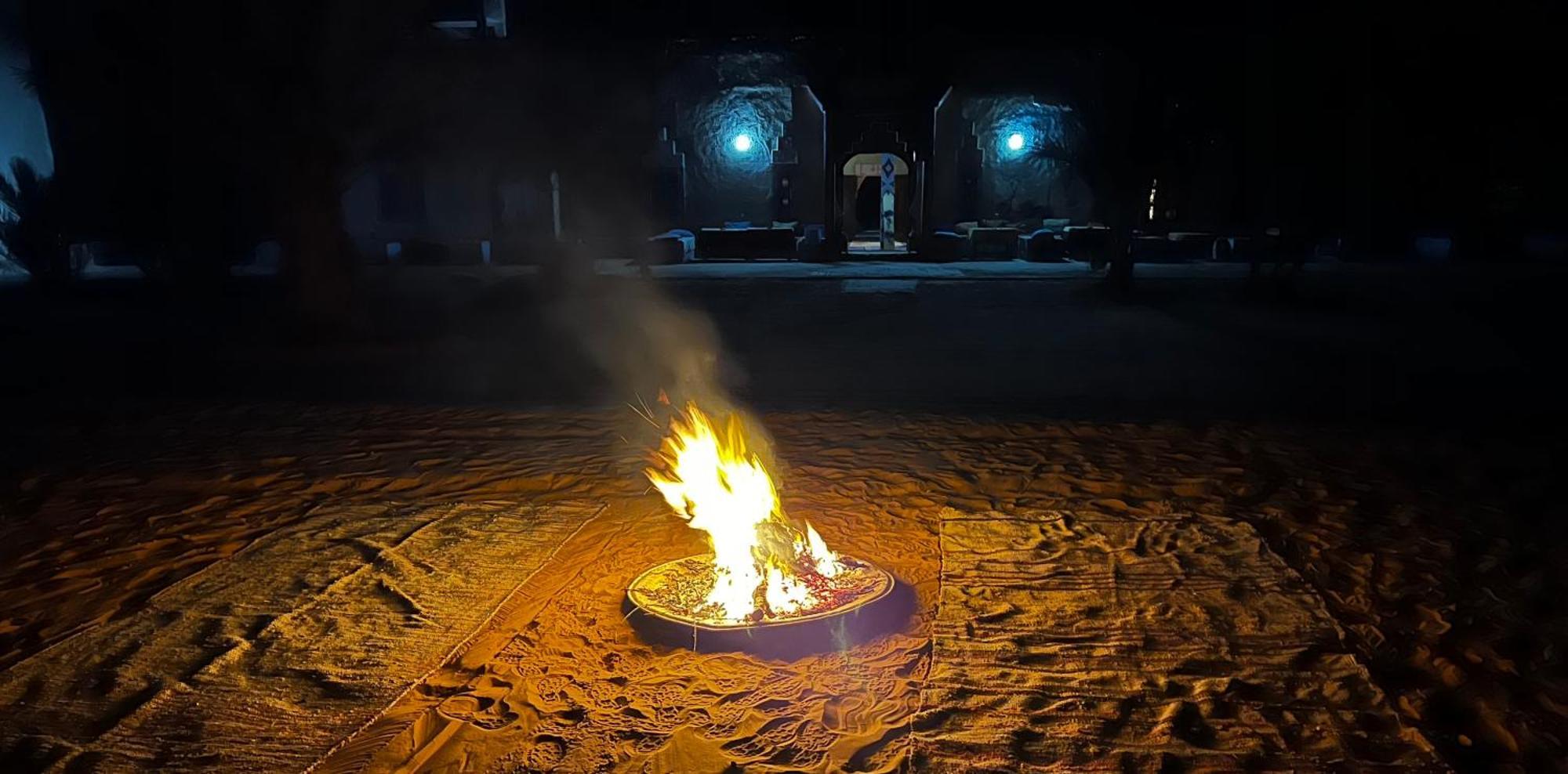 Hotel Camping Les Roses Des Dunes & Piscine Merzouga Buitenkant foto