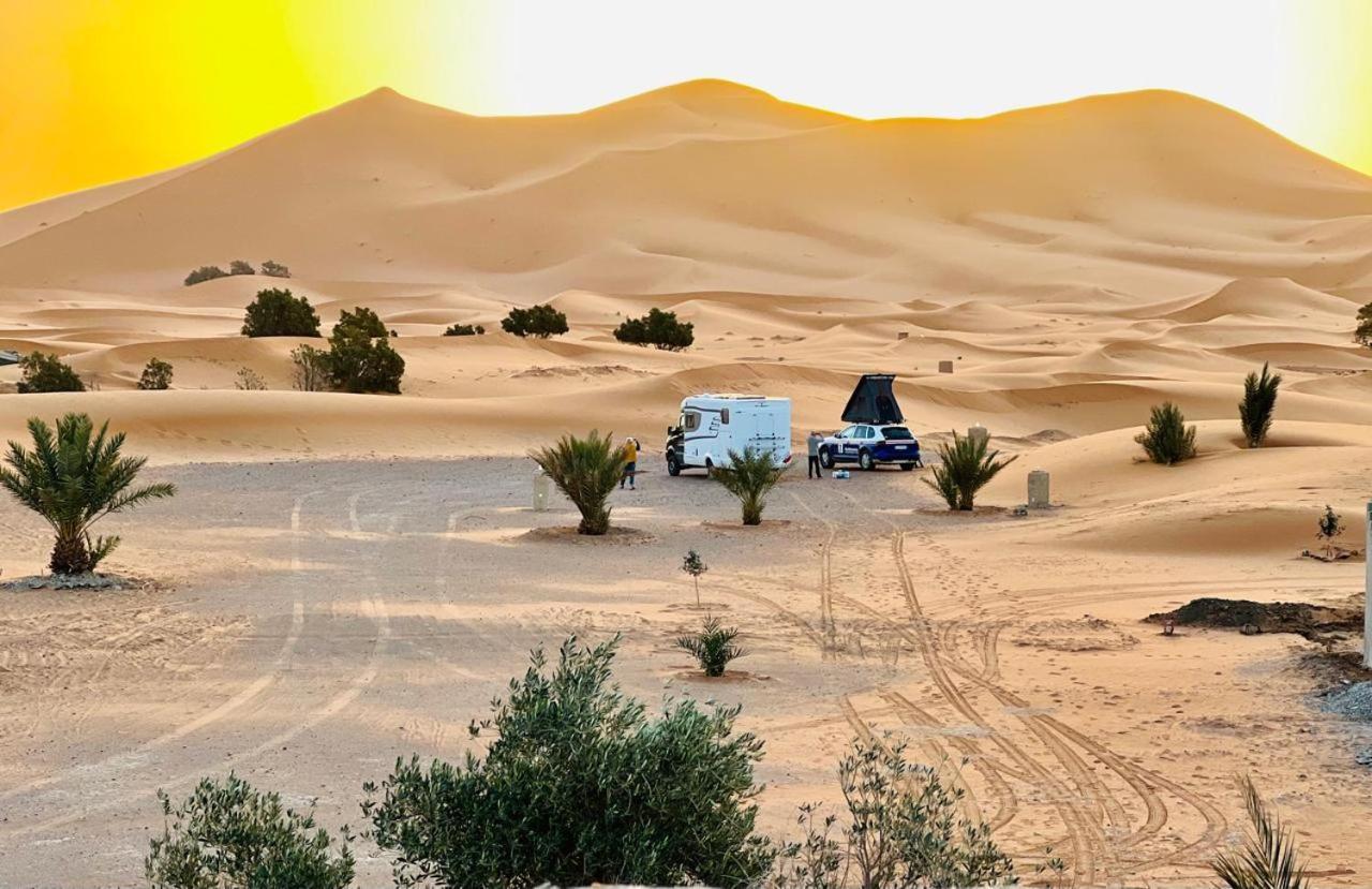 Hotel Camping Les Roses Des Dunes & Piscine Merzouga Buitenkant foto