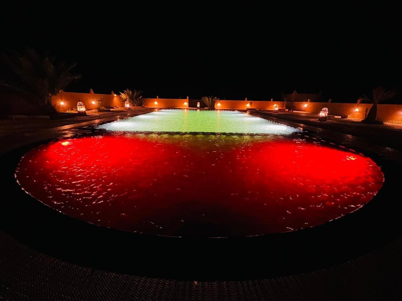 Hotel Camping Les Roses Des Dunes & Piscine Merzouga Buitenkant foto