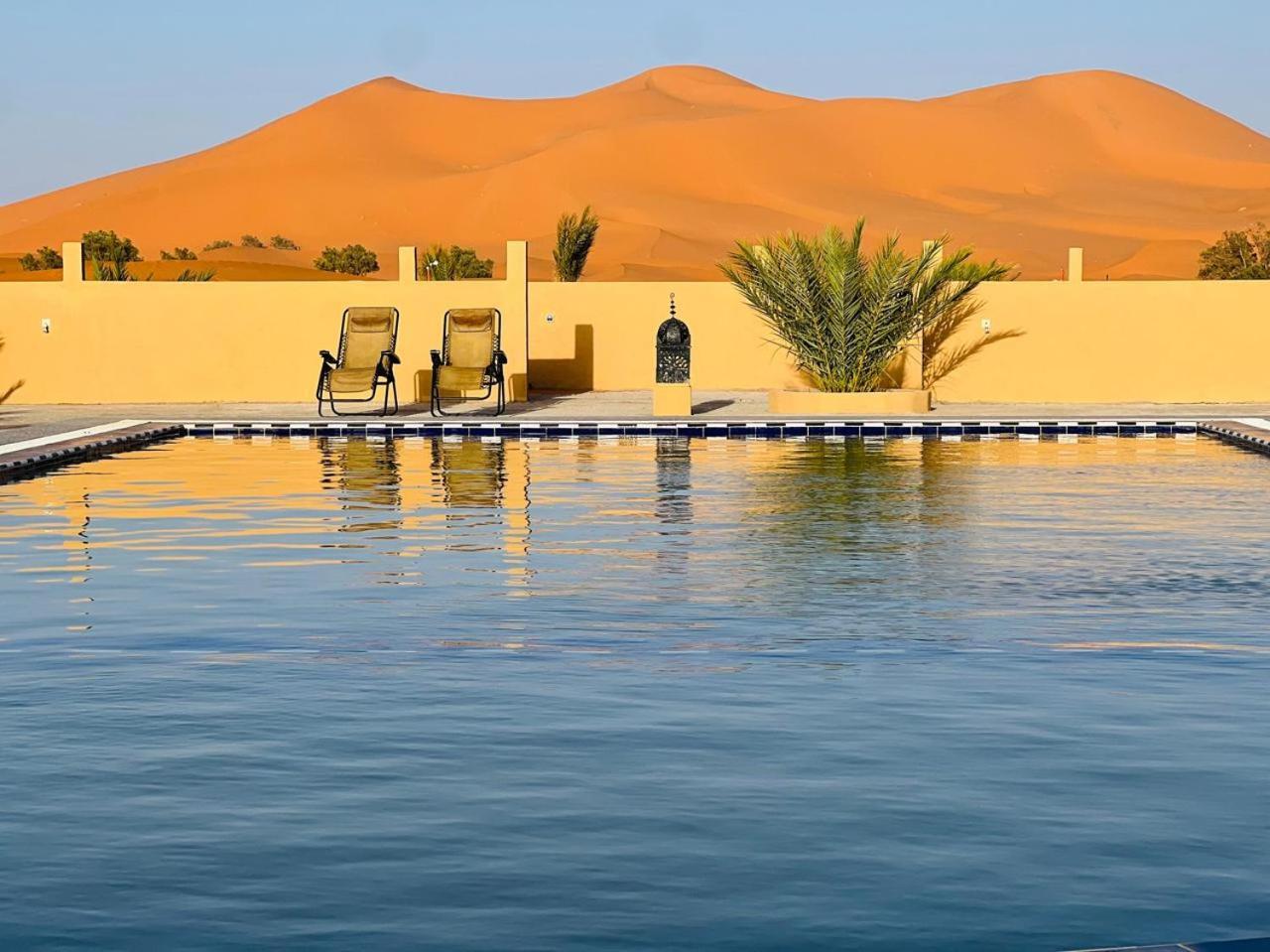 Hotel Camping Les Roses Des Dunes & Piscine Merzouga Buitenkant foto