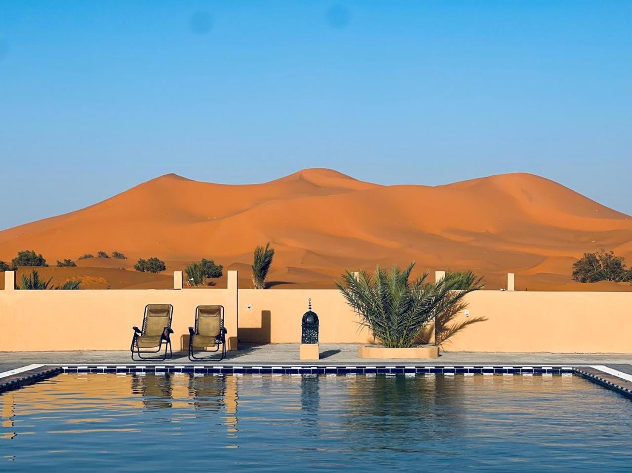 Hotel Camping Les Roses Des Dunes & Piscine Merzouga Buitenkant foto